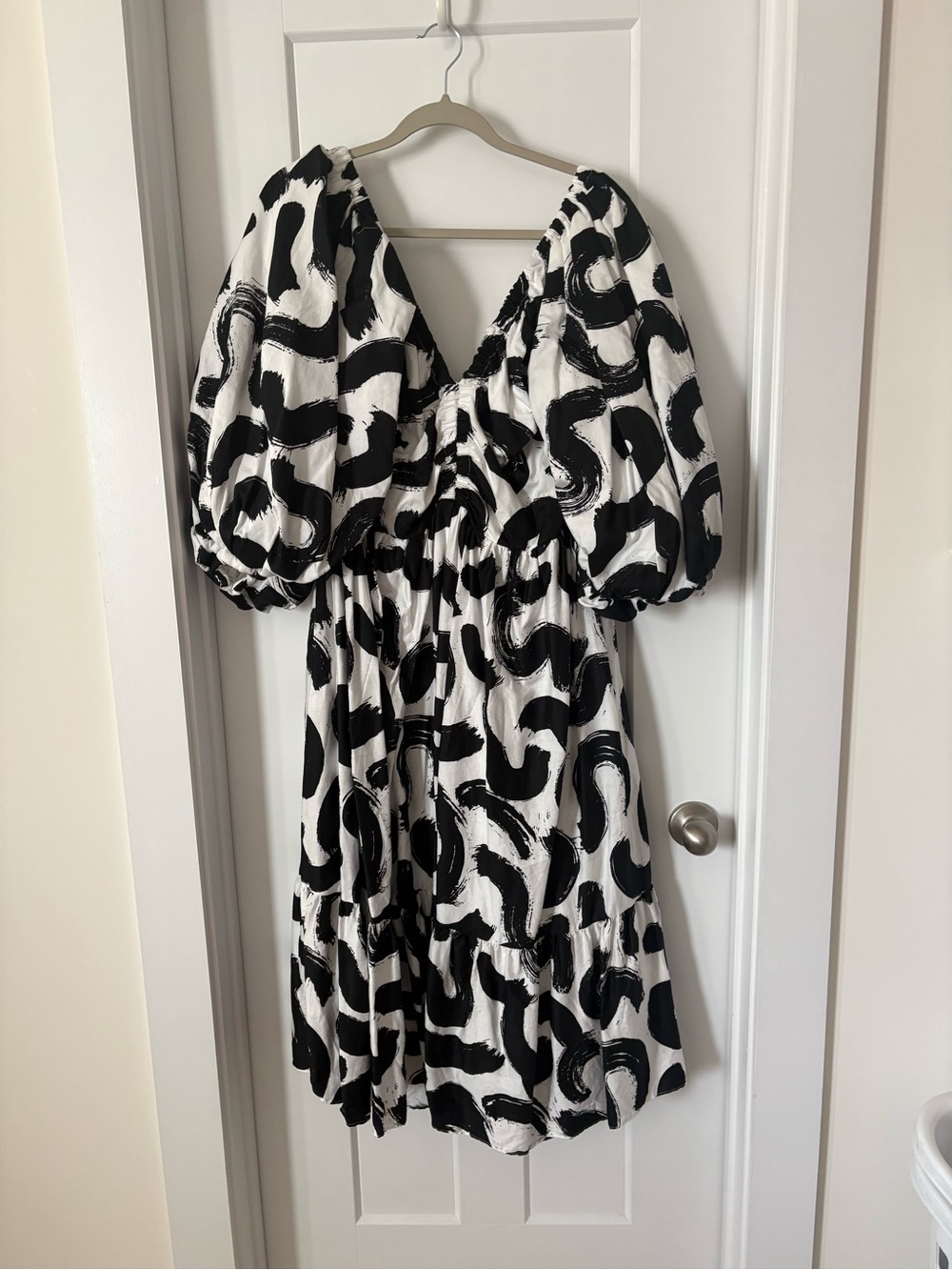 City Chic Black & White Abstract Puff-Sleeve Midi Dress